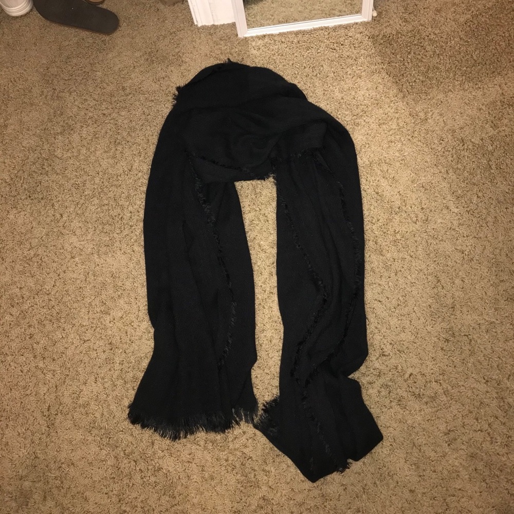 Black scarf / wrap